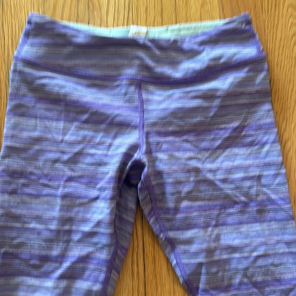 Ivivva sz 10 purple stripe crop leggings great pre owned condition - Picture 3 of 5